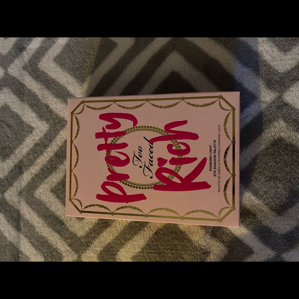 Too Faced Pretty Rich Eyeshadow Palette